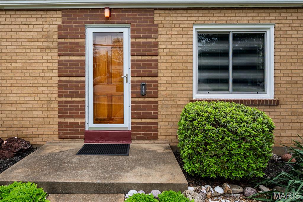 8038 MacKenzie Road St. Louis, MO 63123 - Photo 4 of 31 Gallery Image 4