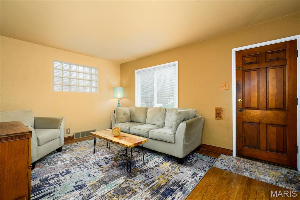 8038 MacKenzie Road St. Louis, MO 63123 - Photo 6 of 31 Gallery Image 6