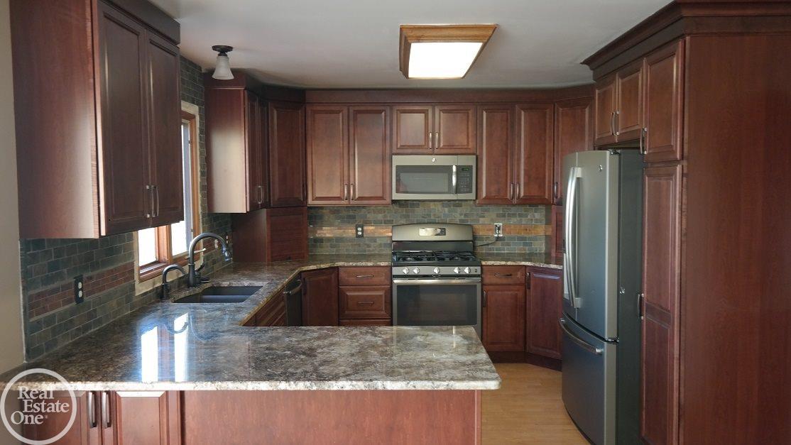 12649 Dunn Road Memphis, MI 48041 - Photo 7 of 35 31307260-6.JPG