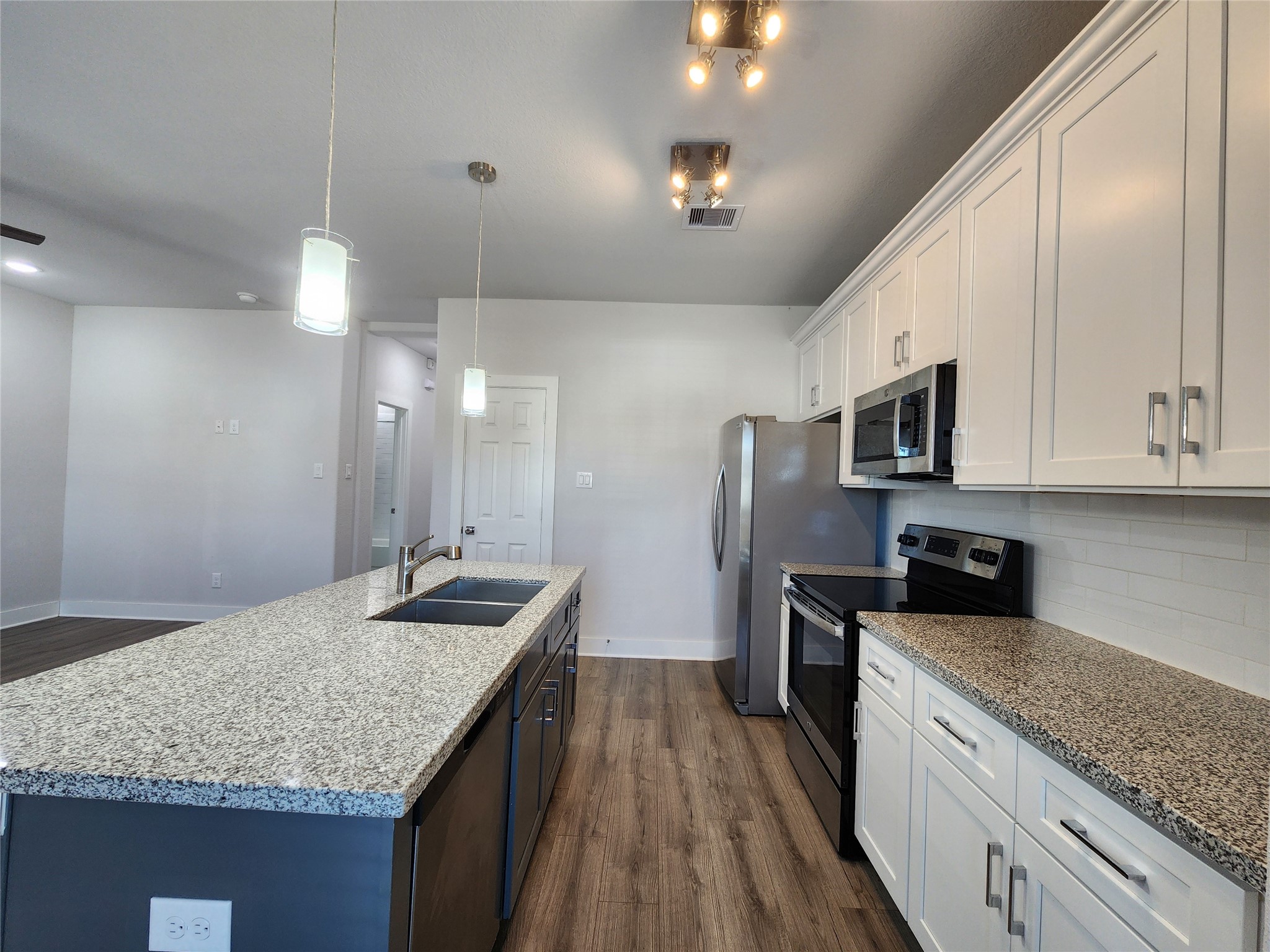 9710 Tuffly Street, Unit B Houston, TX 77029 - Photo 5 of 14