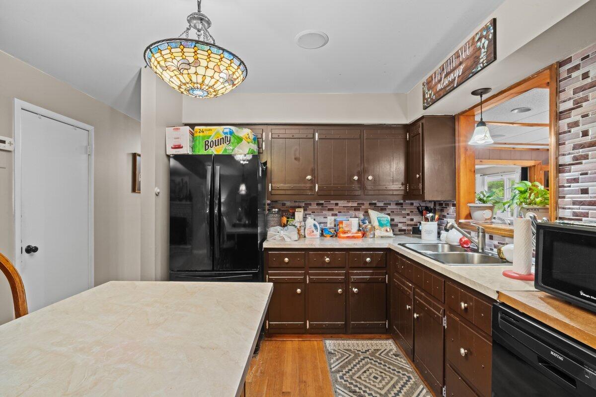 3315 Aspen Road Kunkletown, PA 18058 - Photo 20 of 32 a kitchen with a sink and a refrigerator