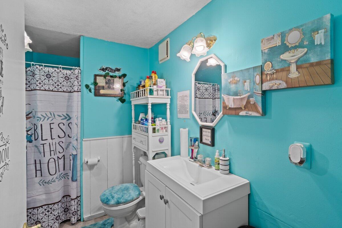 3315 Aspen Road Kunkletown, PA 18058 - Photo 9 of 32 a bathroom with a sink mirror and toilet