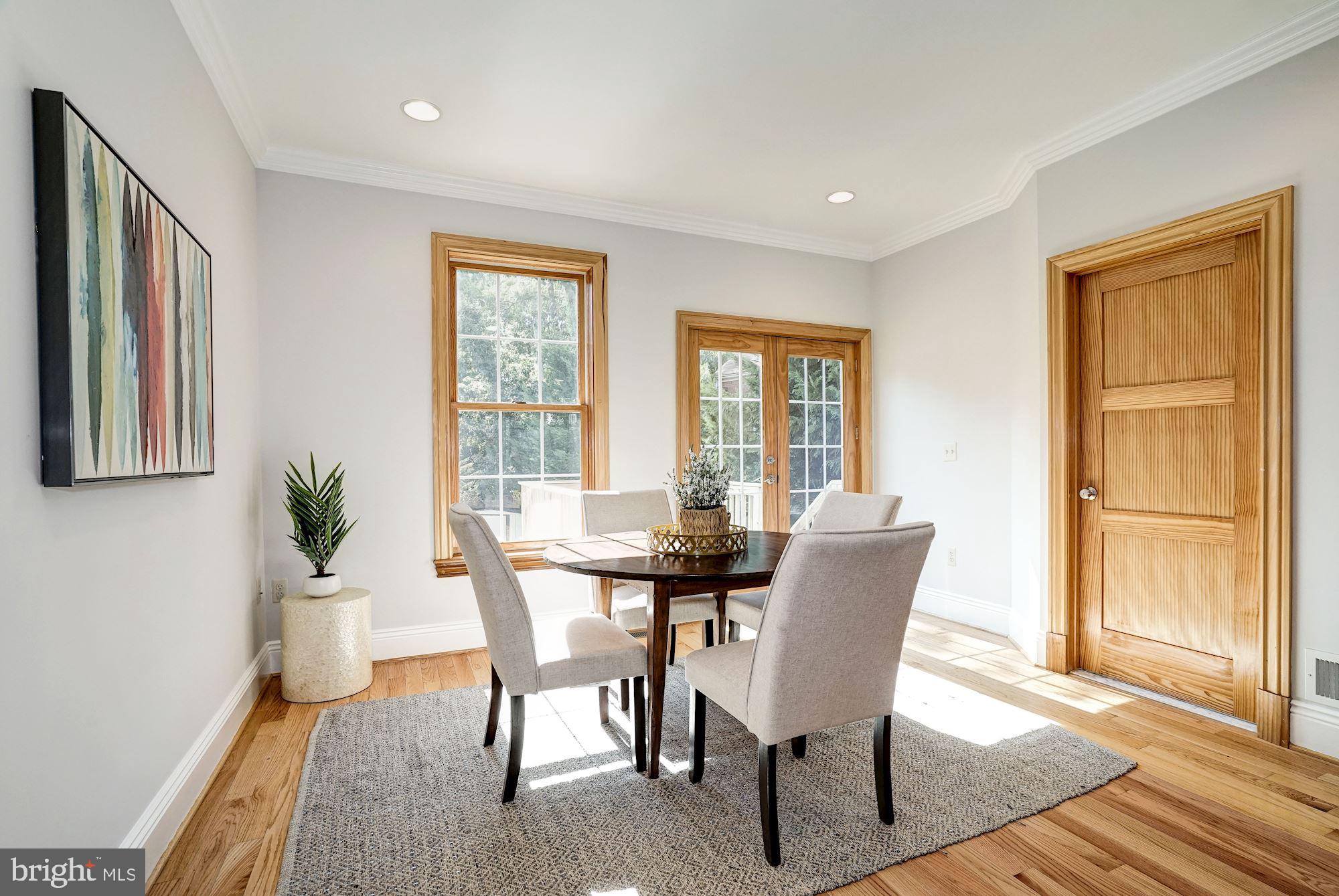 3 Sunset Drive Alexandria, VA 22301 - Photo 11 of 47 a dining room with furniture and window