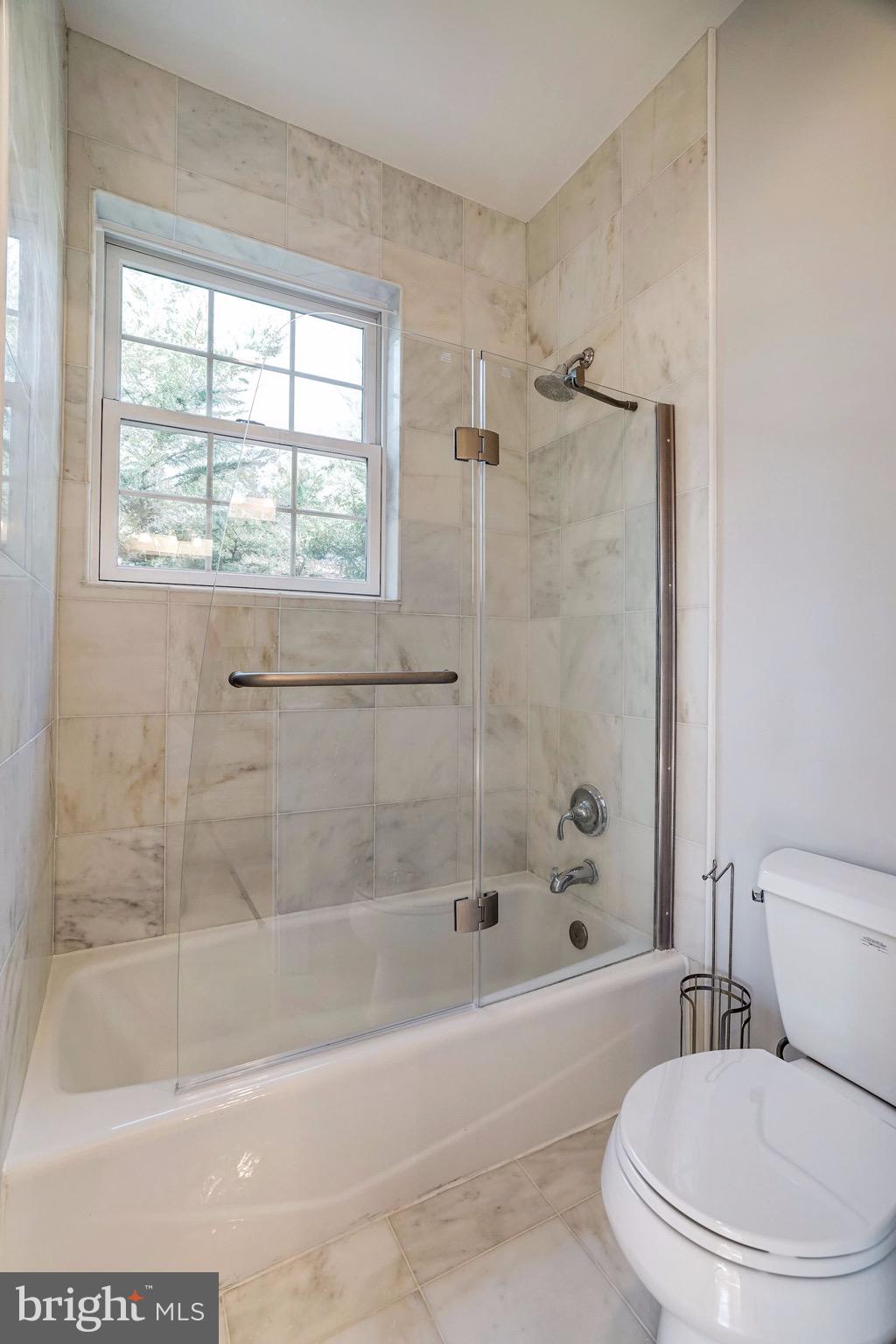 3 Sunset Drive Alexandria, VA 22301 - Photo 17 of 47 a bath room with a toilet and a bath tub