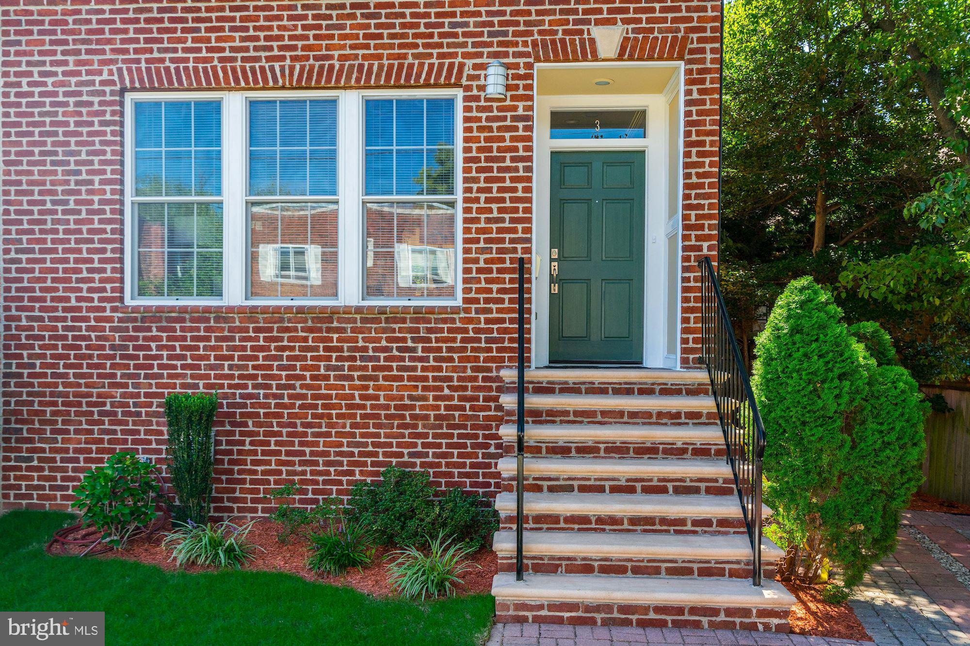 3 Sunset Drive Alexandria, VA 22301 - Photo 4 of 47 a front view of a house