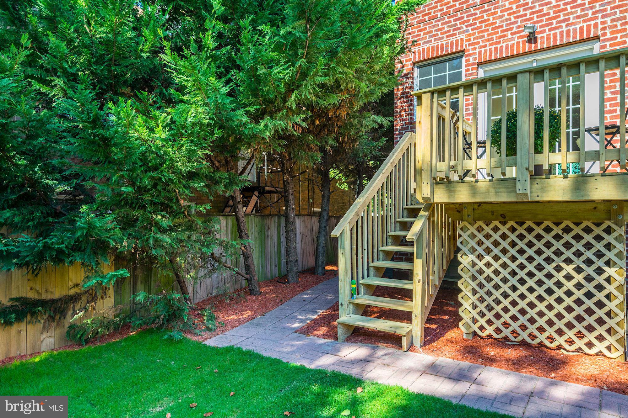 3 Sunset Drive Alexandria, VA 22301 - Photo 32 of 47 a view of a house with a yard