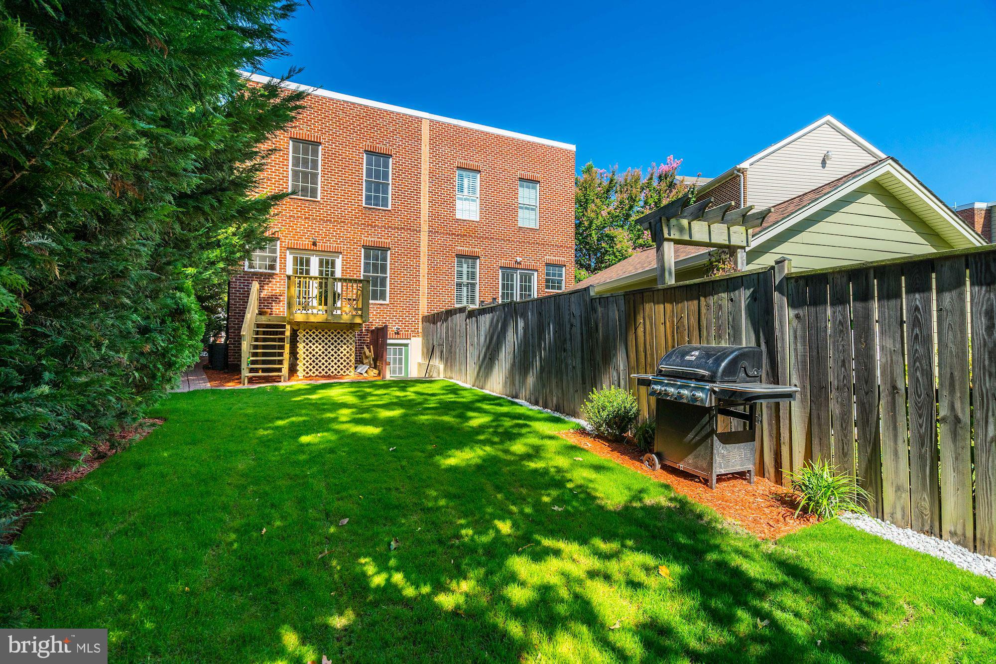 3 Sunset Drive Alexandria, VA 22301 - Photo 34 of 47 a backyard of a house with seating space