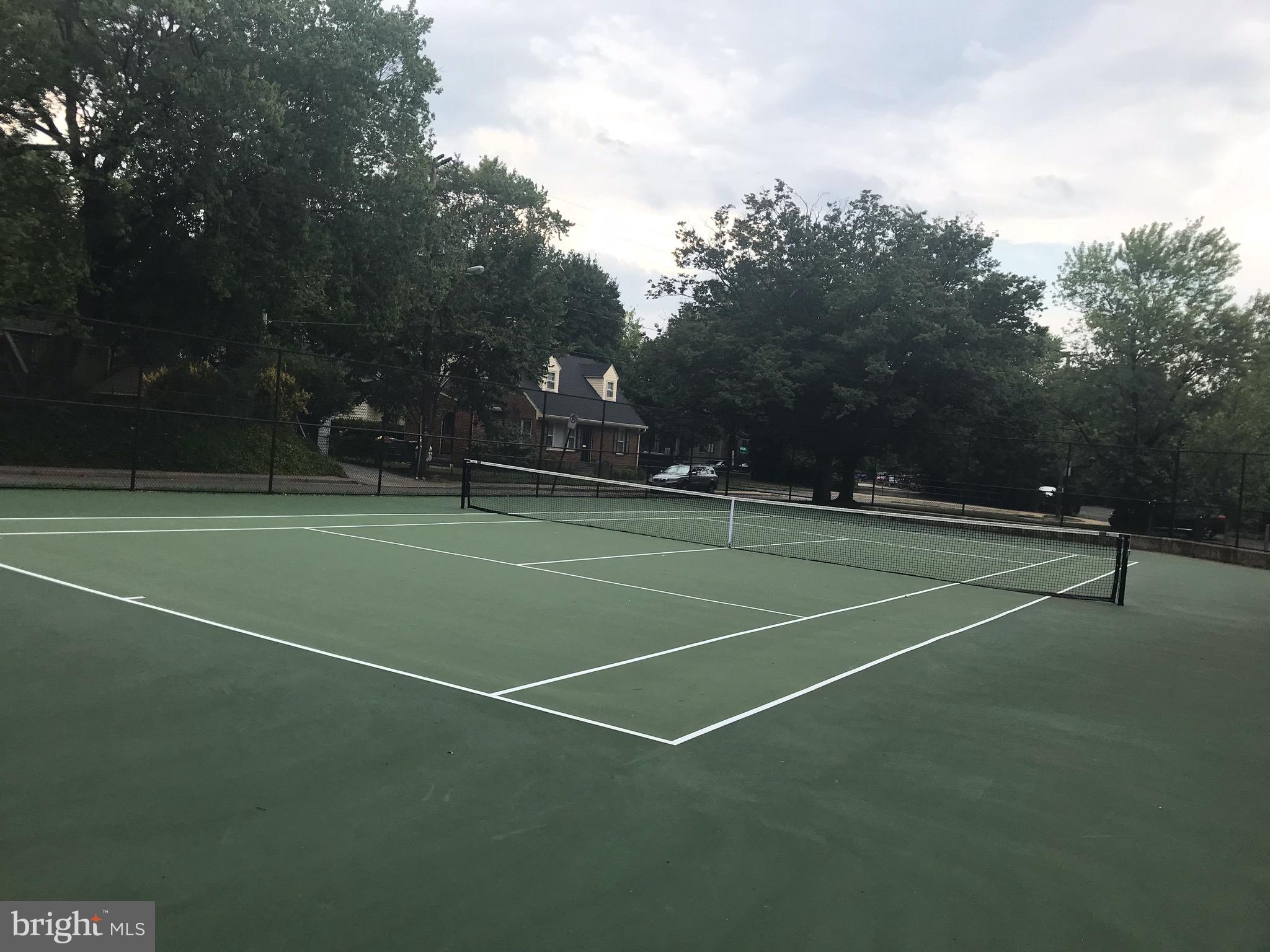 3 Sunset Drive Alexandria, VA 22301 - Photo 40 of 47 a view of a tennis court