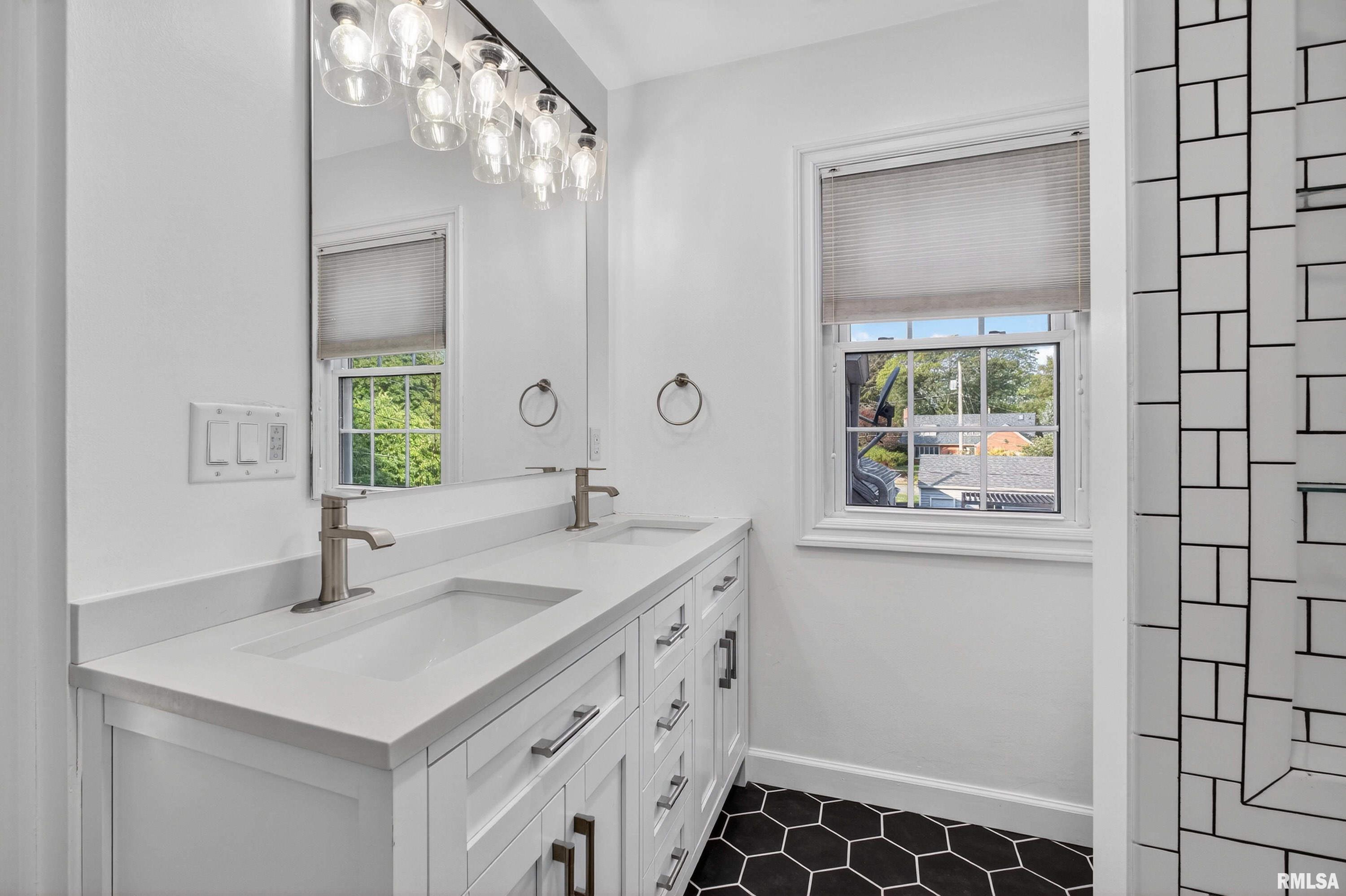 3418 Middle Road Davenport, IA 52803 - Photo 27 of 35 Gallery Image 27