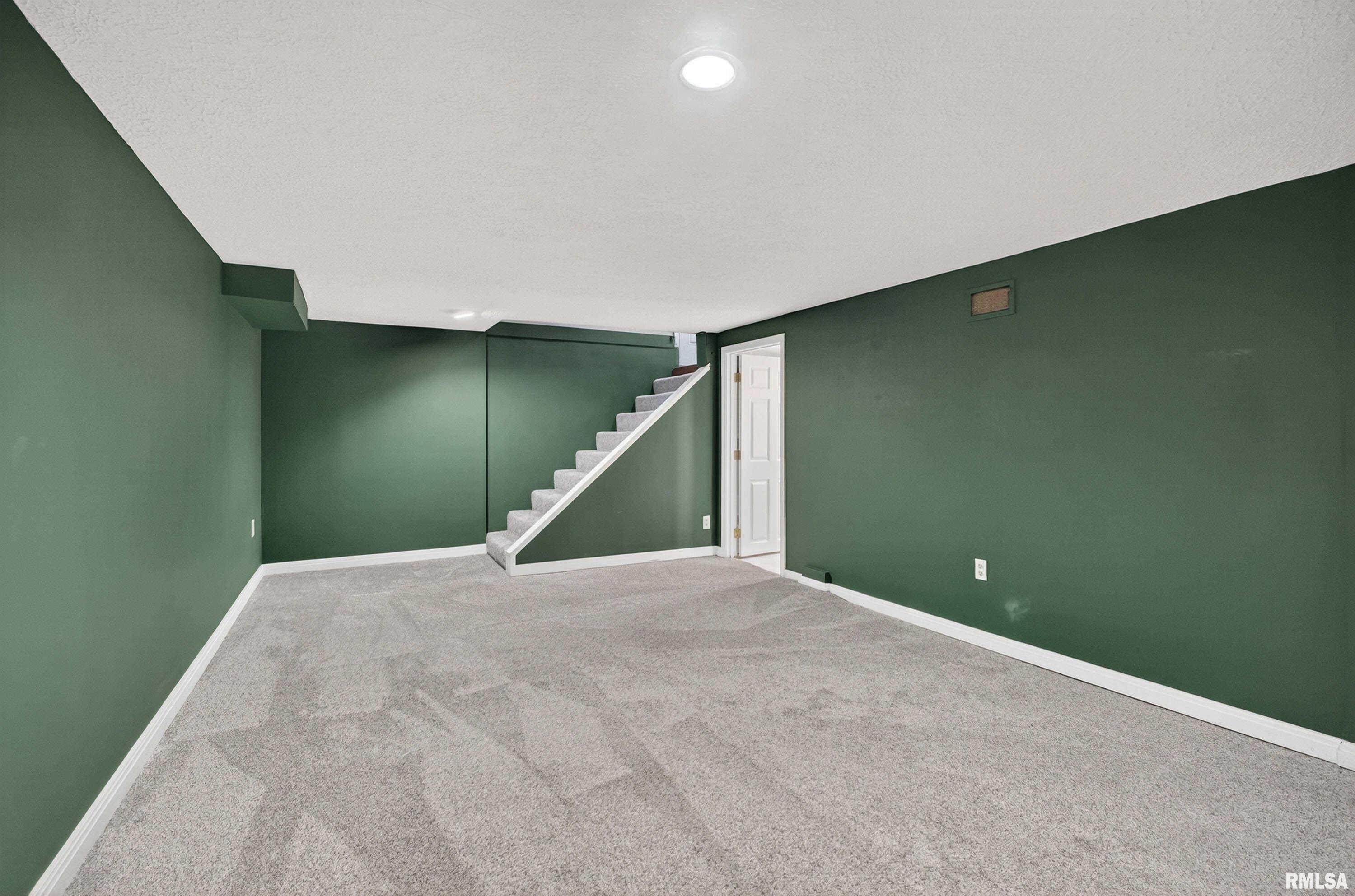 3418 Middle Road Davenport, IA 52803 - Photo 29 of 35 Gallery Image 29
