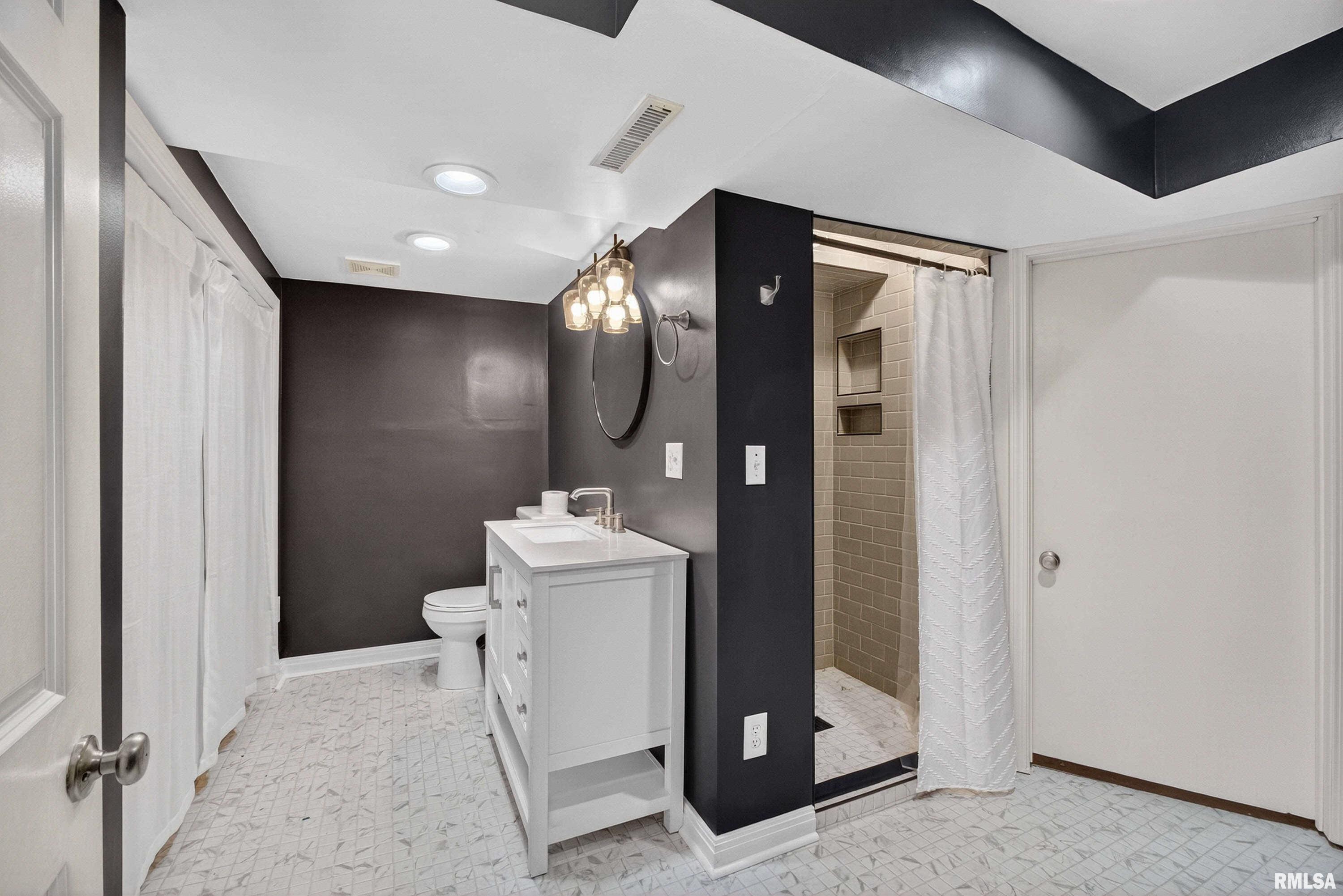 3418 Middle Road Davenport, IA 52803 - Photo 30 of 35 Gallery Image 30