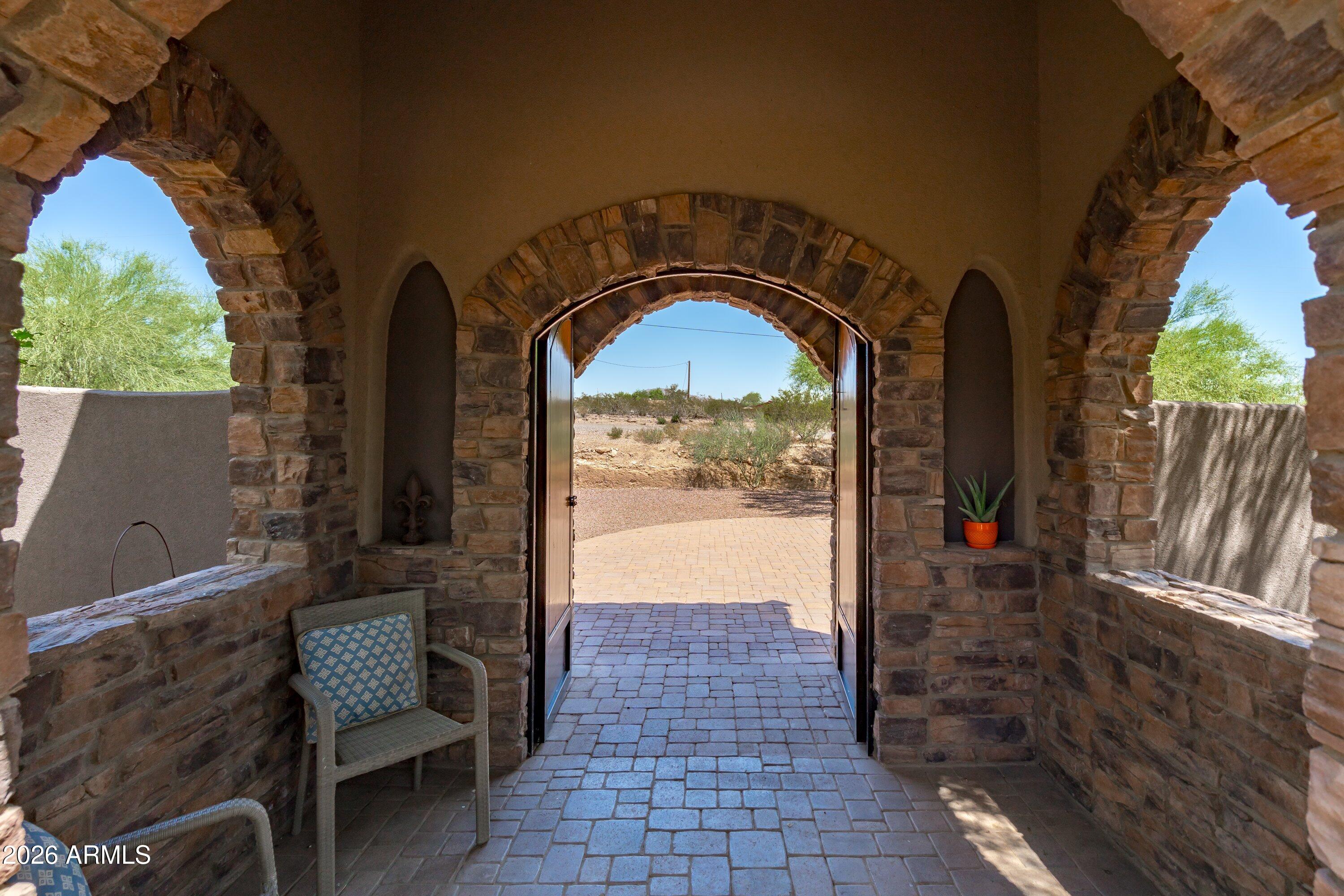 1823 West Maddock Road Phoenix, AZ 85086 - Photo 8 of 121 008-Entryway Courtyard