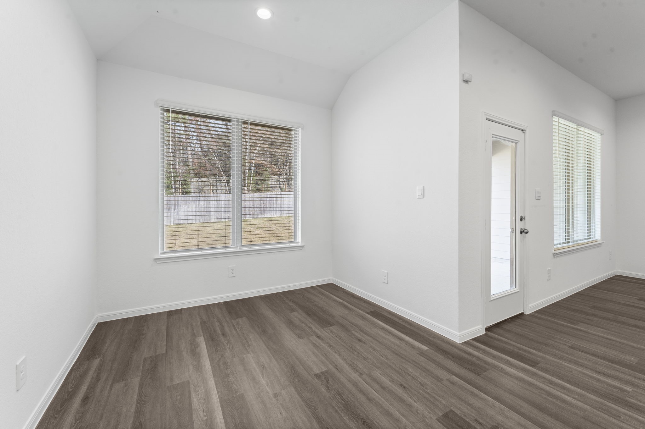 544 Newcomb Hollow Drive Conroe, TX 77304 - Photo 12 of 31 Breakfast room off of the kitchen.