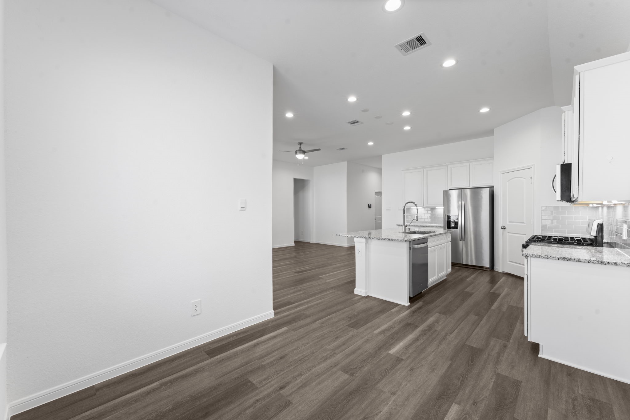 544 Newcomb Hollow Drive Conroe, TX 77304 - Photo 13 of 31 Another view of the great open concept design.