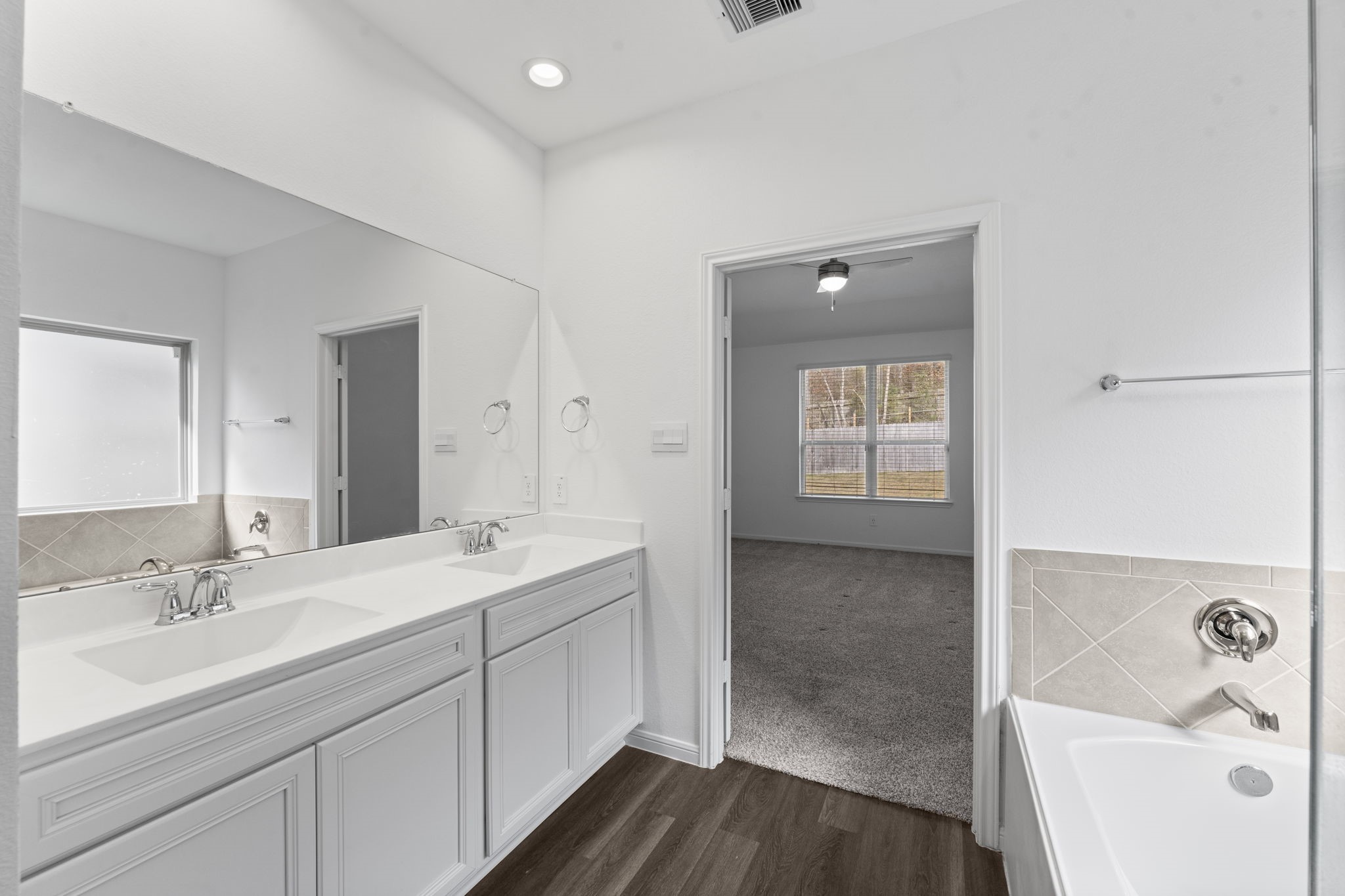 544 Newcomb Hollow Drive Conroe, TX 77304 - Photo 17 of 31 Primary bathroom with dual sinks and soaking tub.