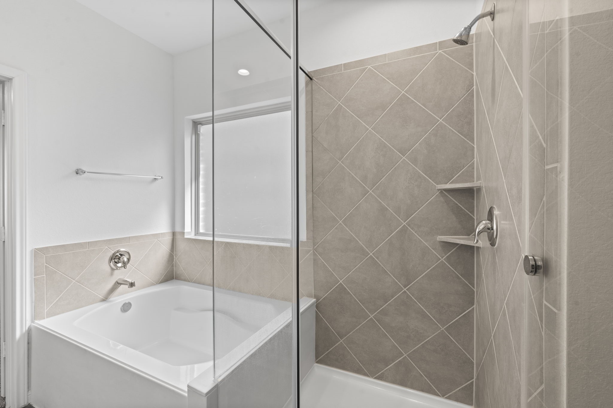 544 Newcomb Hollow Drive Conroe, TX 77304 - Photo 18 of 31 View of your large soaking tub and glass enclosed shower.