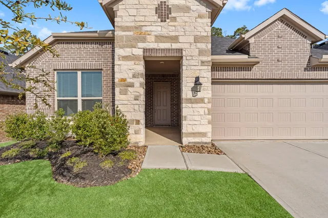 $310,000 | 544 Newcomb Hollow Drive, Conroe, TX 77304