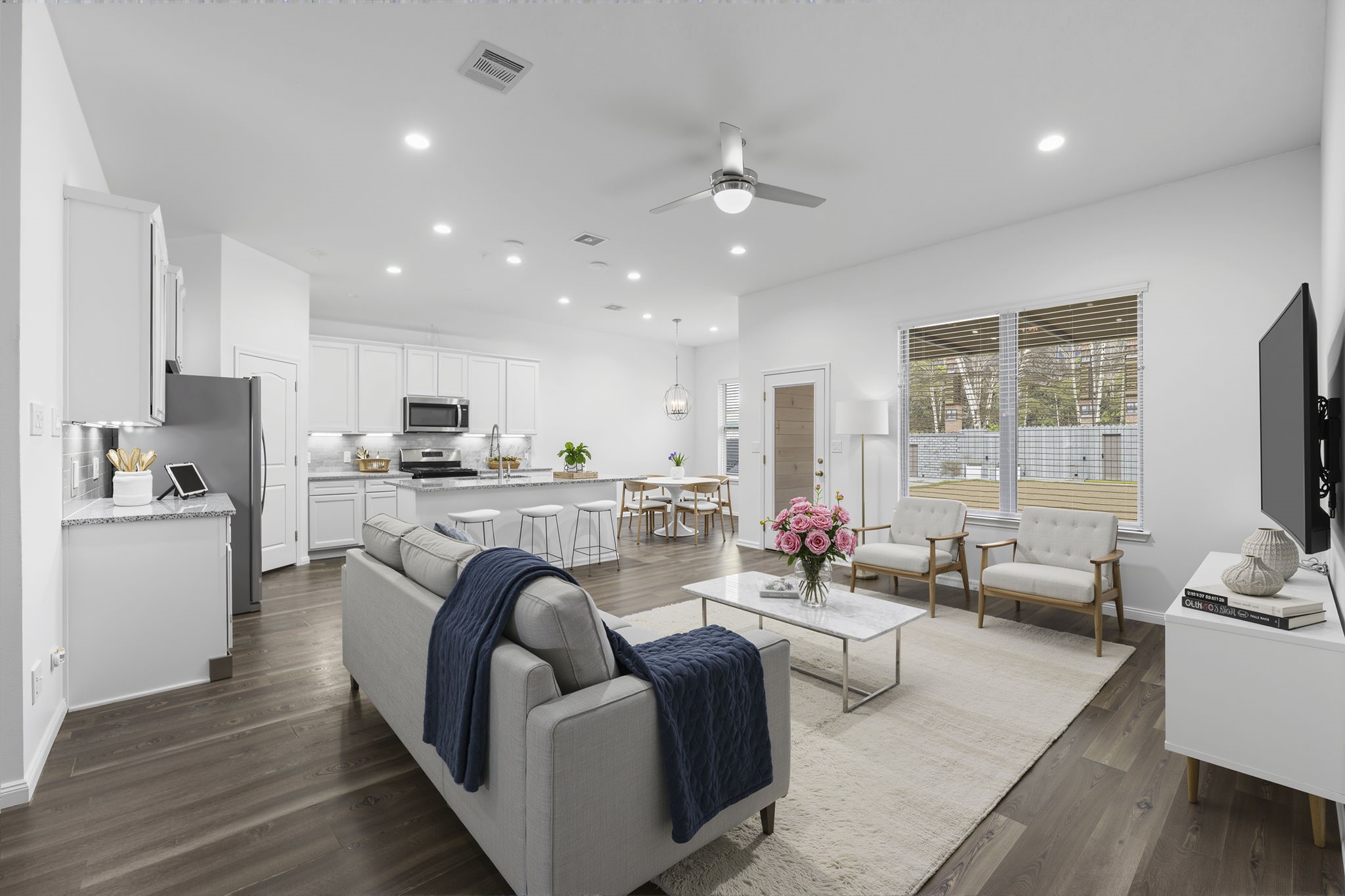 544 Newcomb Hollow Drive Conroe, TX 77304 - Photo 4 of 31 *Virtually Staged* Great flow from the living area to the kitchen - perfect for relaxing or entertaining.