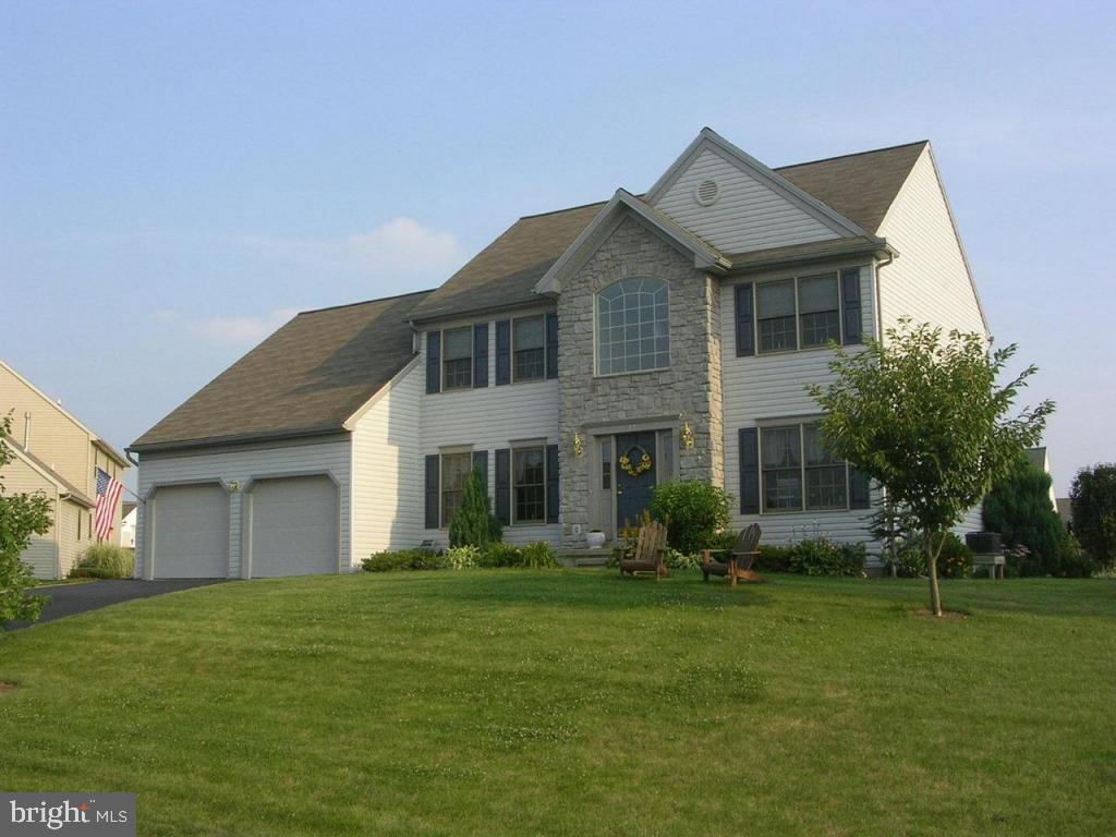 32 Sovereign Circle Lititz, PA 17543 - Photo 2 of 17