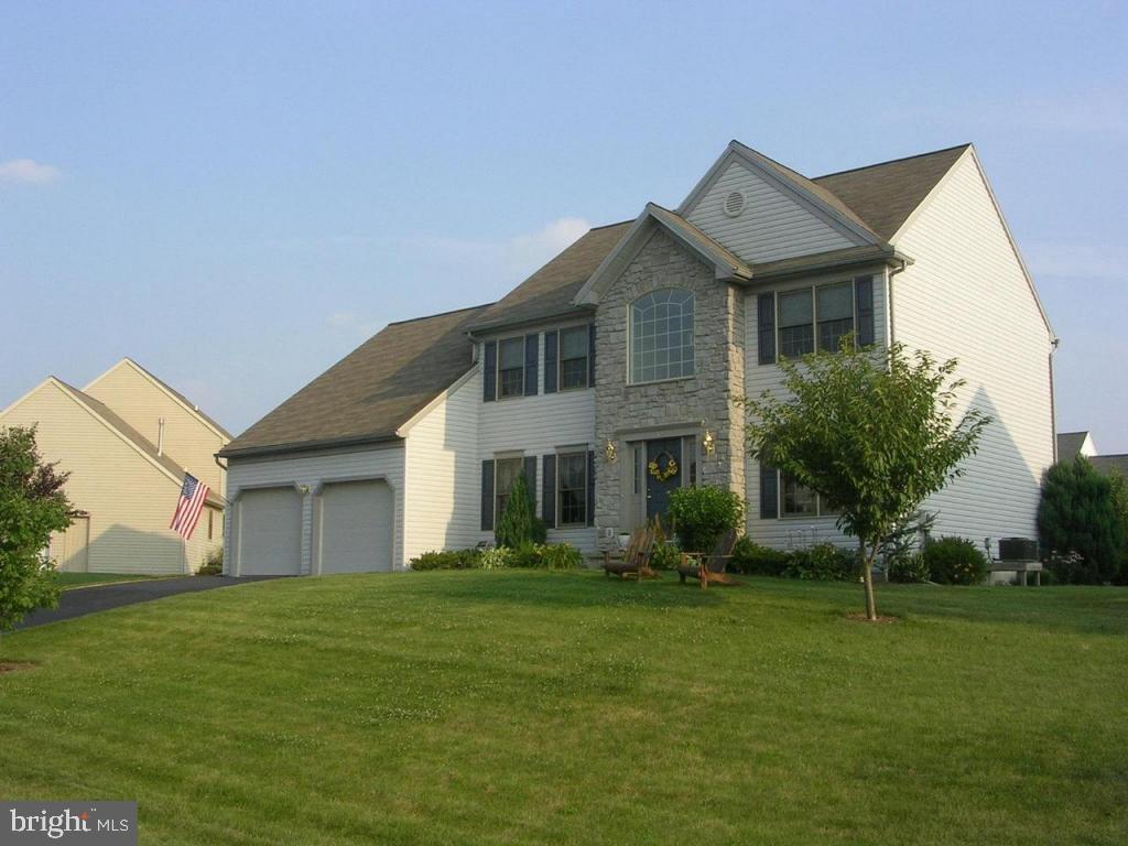 32 Sovereign Circle Lititz, PA 17543 - Photo 3 of 17