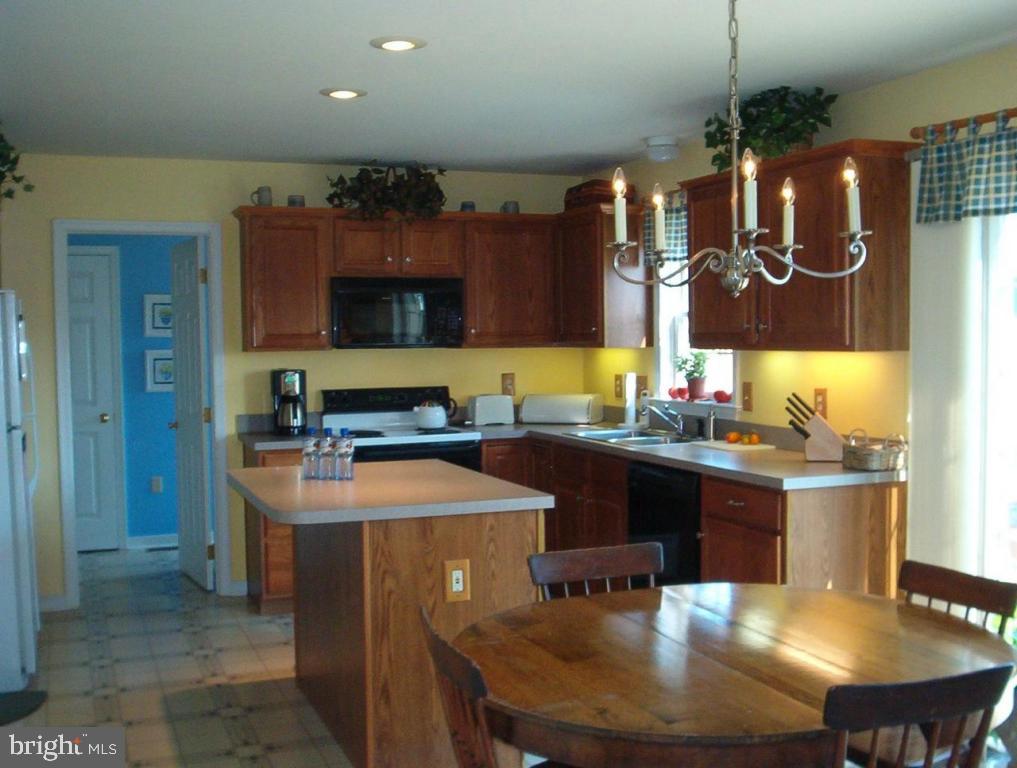 32 Sovereign Circle Lititz, PA 17543 - Photo 8 of 17