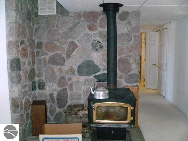 610 South Stony Point Road Suttons Bay, MI 49682 - Photo 19 of 22 1737877-18.JPG