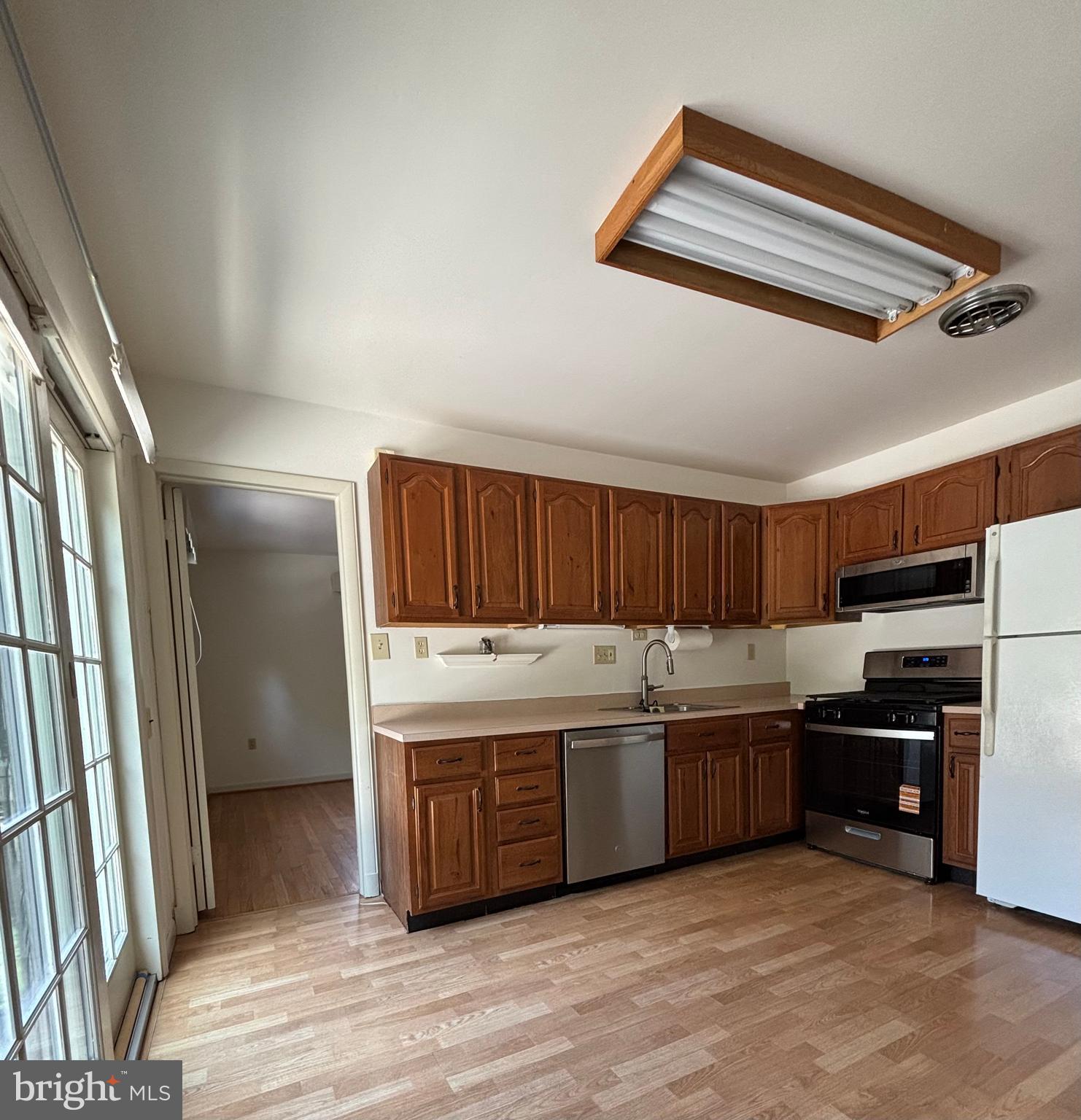 6519 Winnepeg Road Bethesda, MD 20817 - Photo 6 of 38 Kitchen