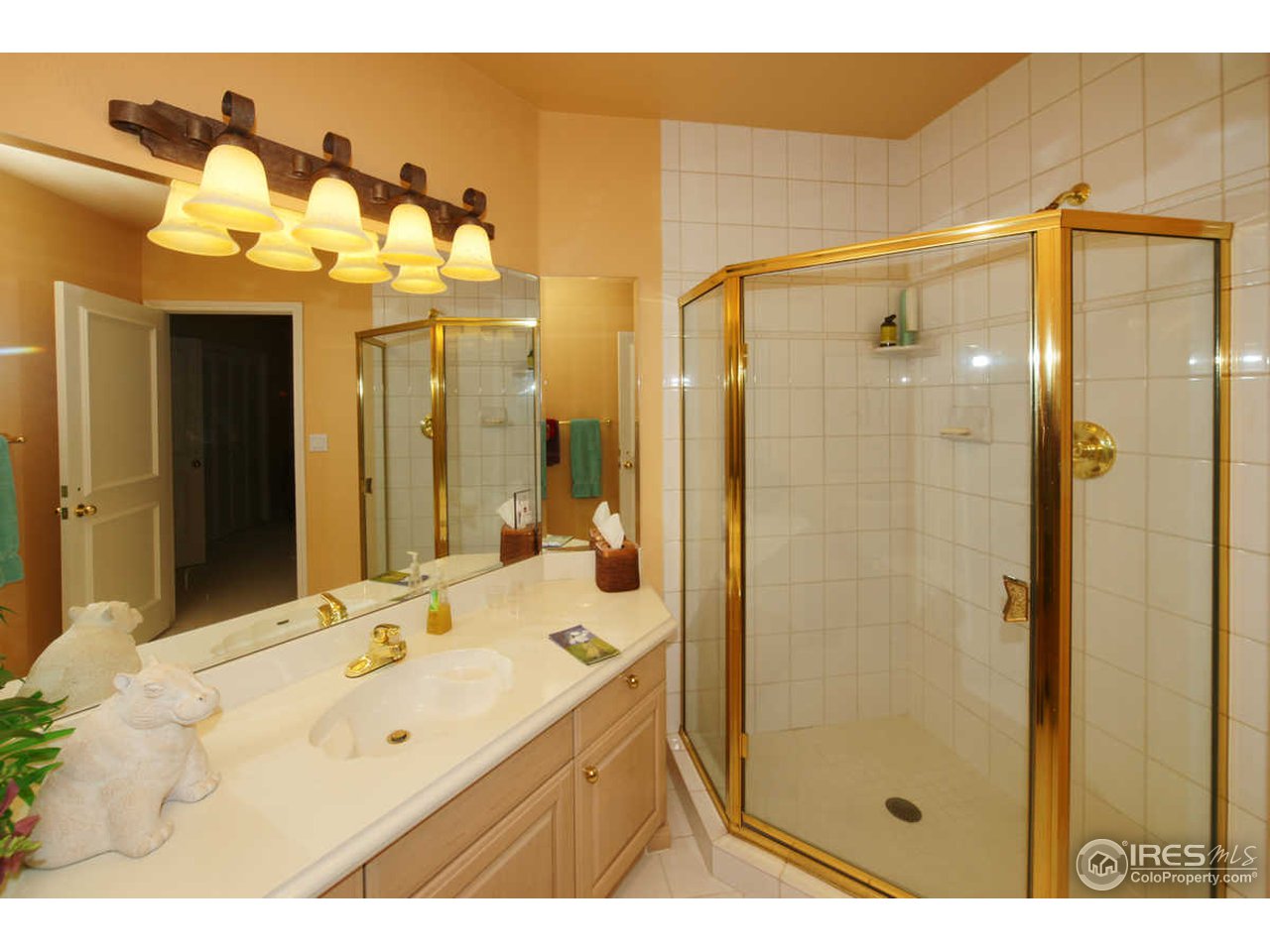 7122 Old Post Road Boulder, CO 80301 - Photo 16 of 22 Bathroom