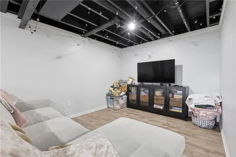 $350,000 | 6709 Northwest Eastside Drive, Kansas City, MO 64152