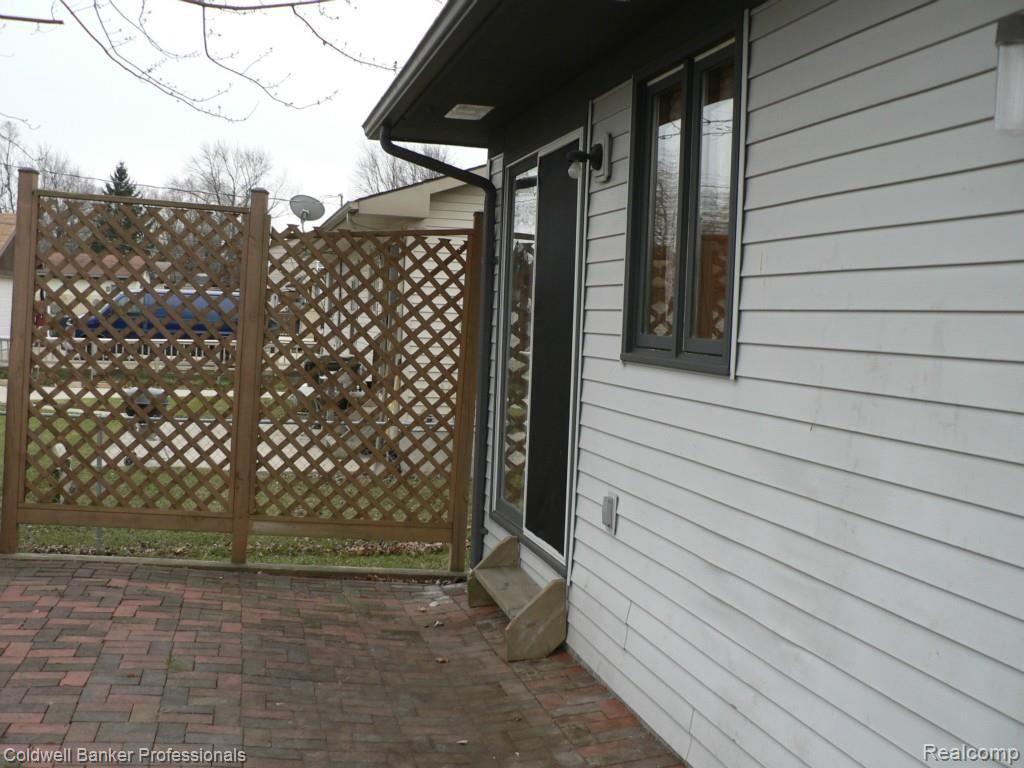 3677 Samuel Avenue Rochester, MI 48309 - Photo 27 of 32 P1090614.jpg