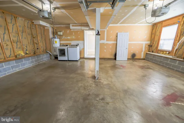 a view of kitchen and utility room with washer and dryer