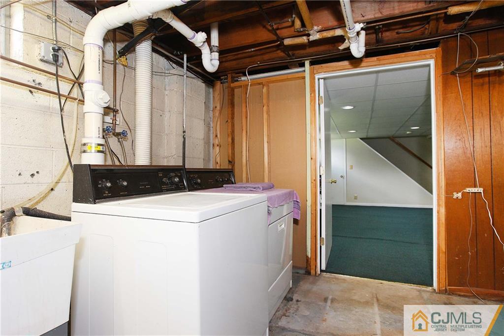33 Glen Gary Road Middlesex, NJ 08846 - Photo 19 of 25 a utility room with dryer and washer