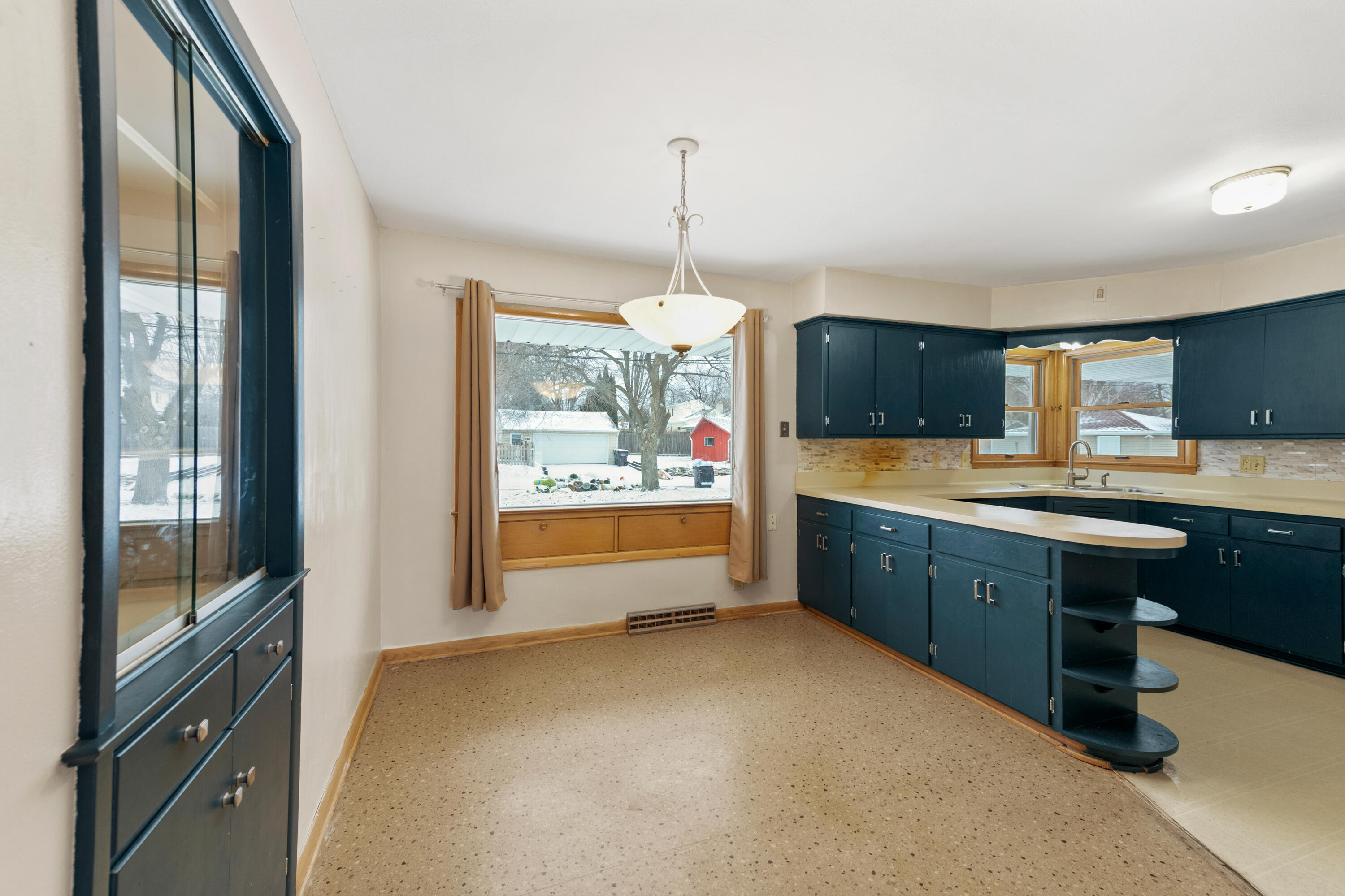 1922 West Mill Road Glendale, WI 53209 - Photo 9 of 39 Dining Room