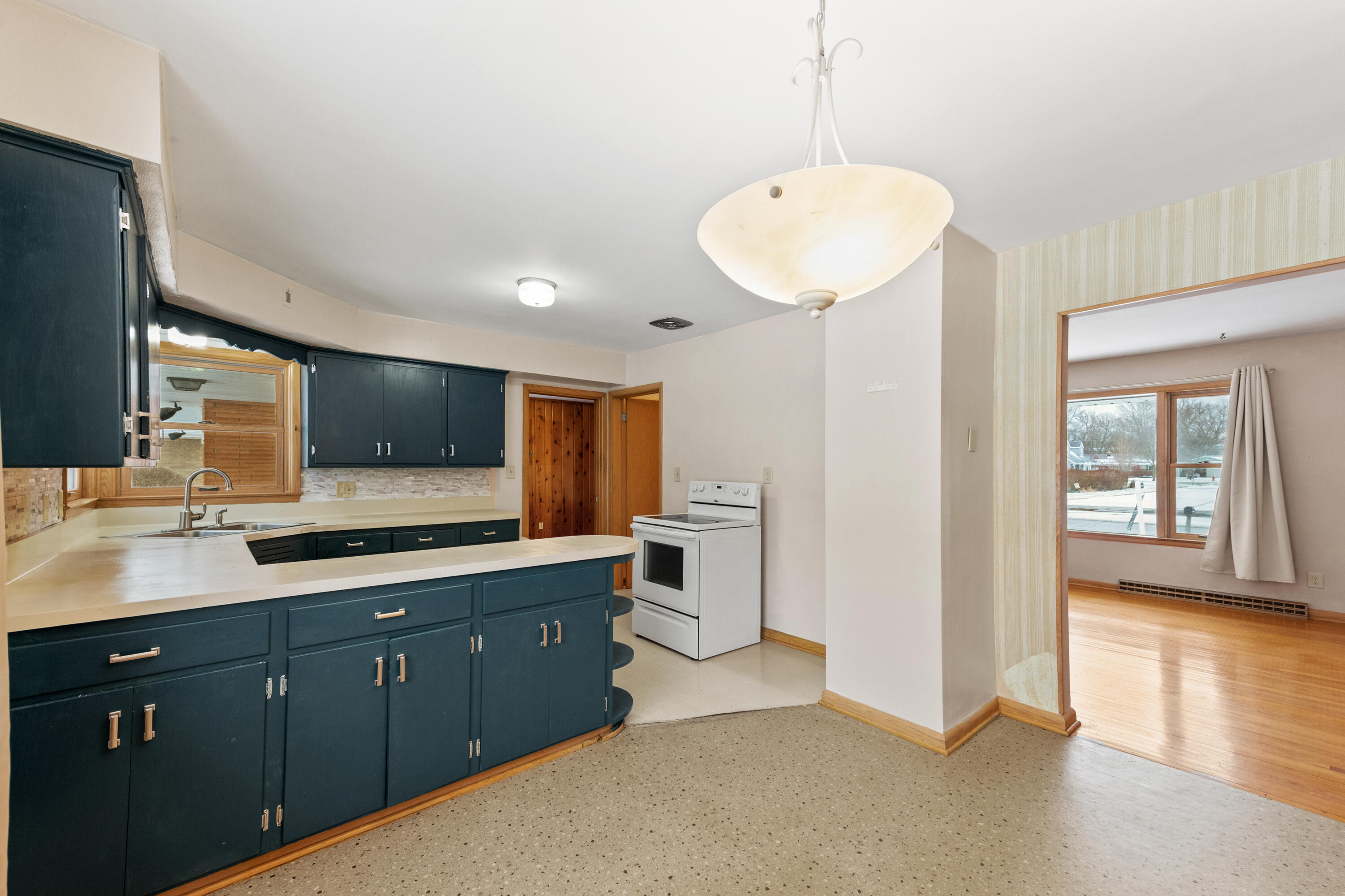 1922 West Mill Road Glendale, WI 53209 - Photo 11 of 39 Dining Room