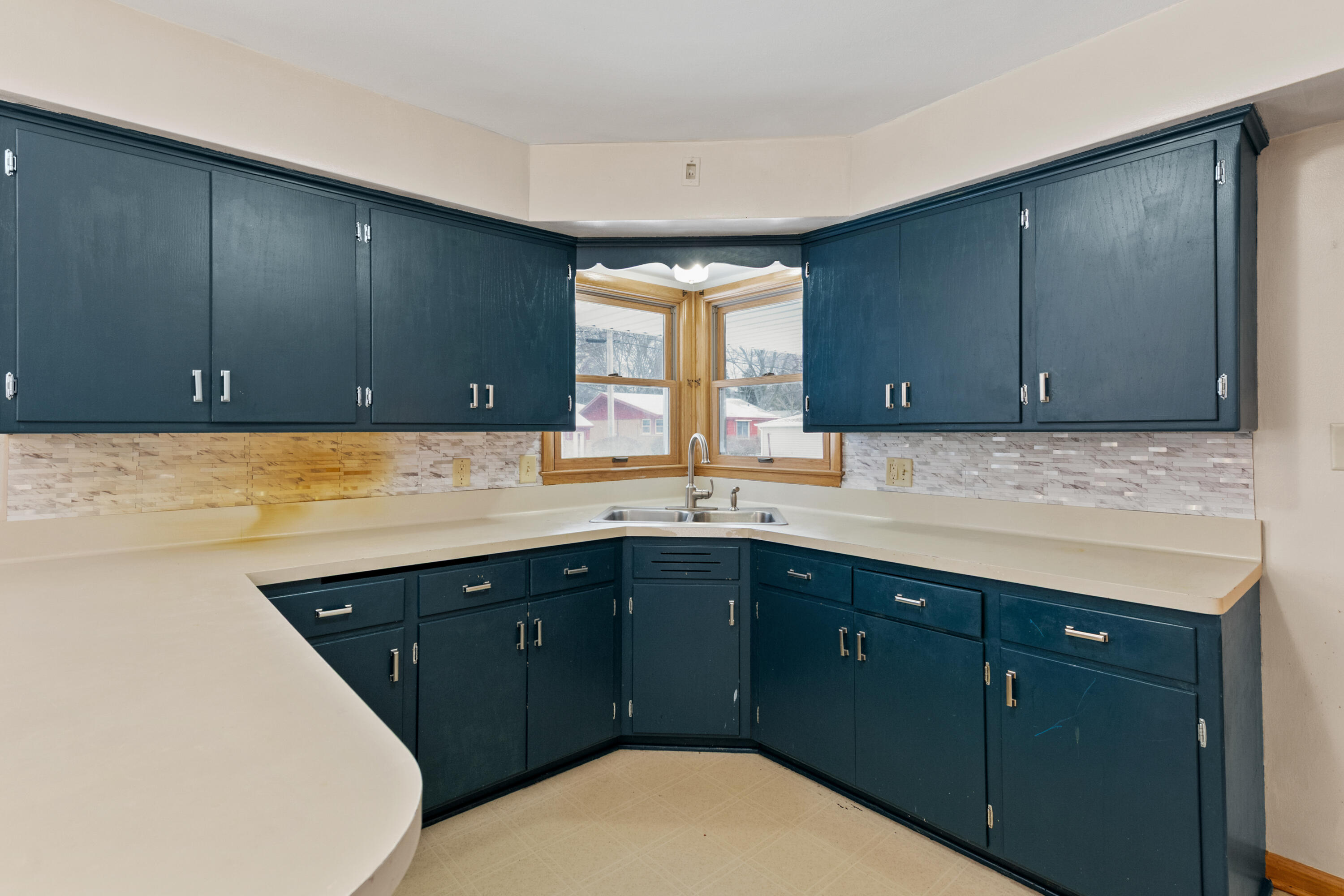 1922 West Mill Road Glendale, WI 53209 - Photo 12 of 39 Kitchen