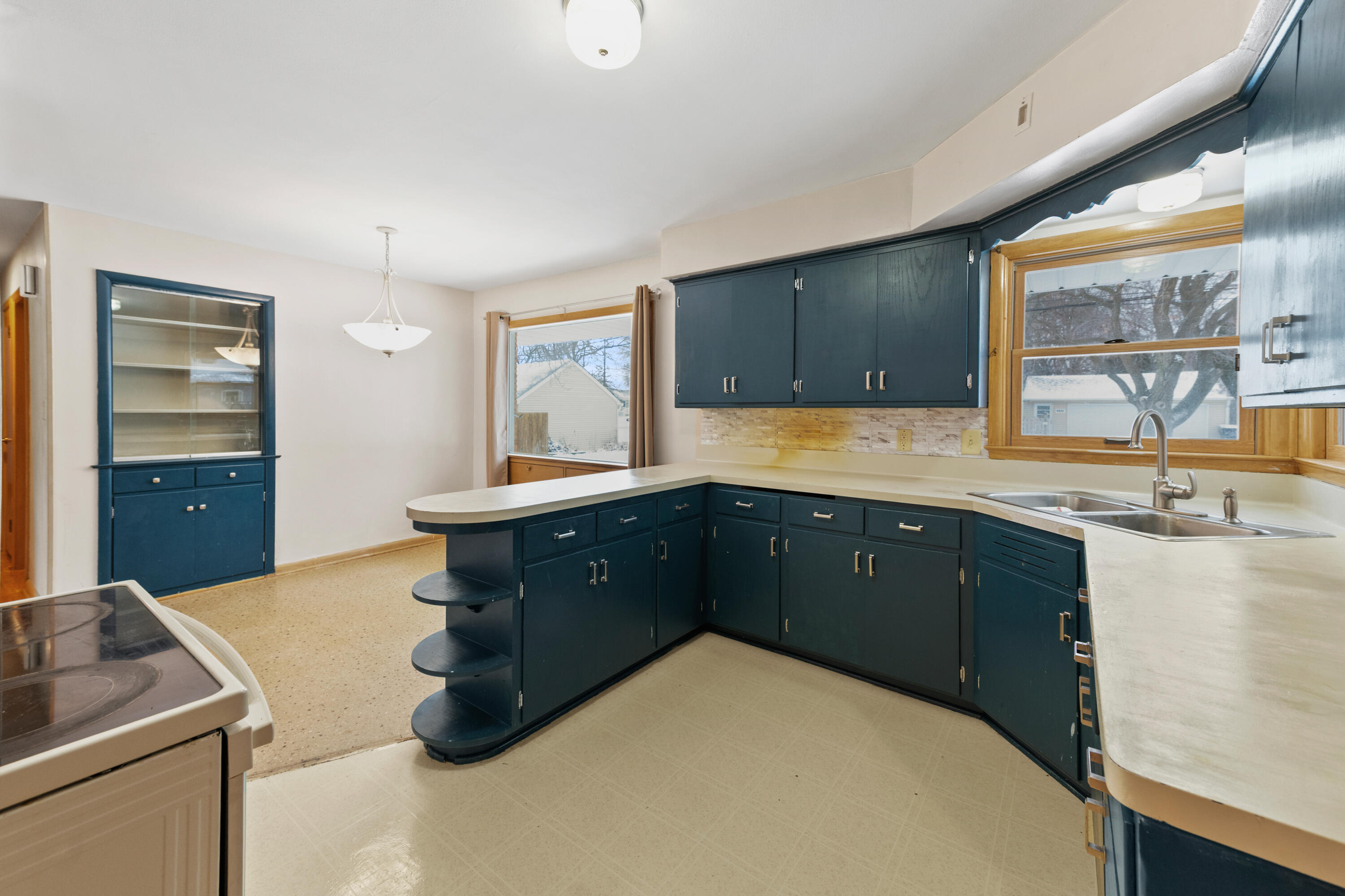 1922 West Mill Road Glendale, WI 53209 - Photo 13 of 39 Kitchen