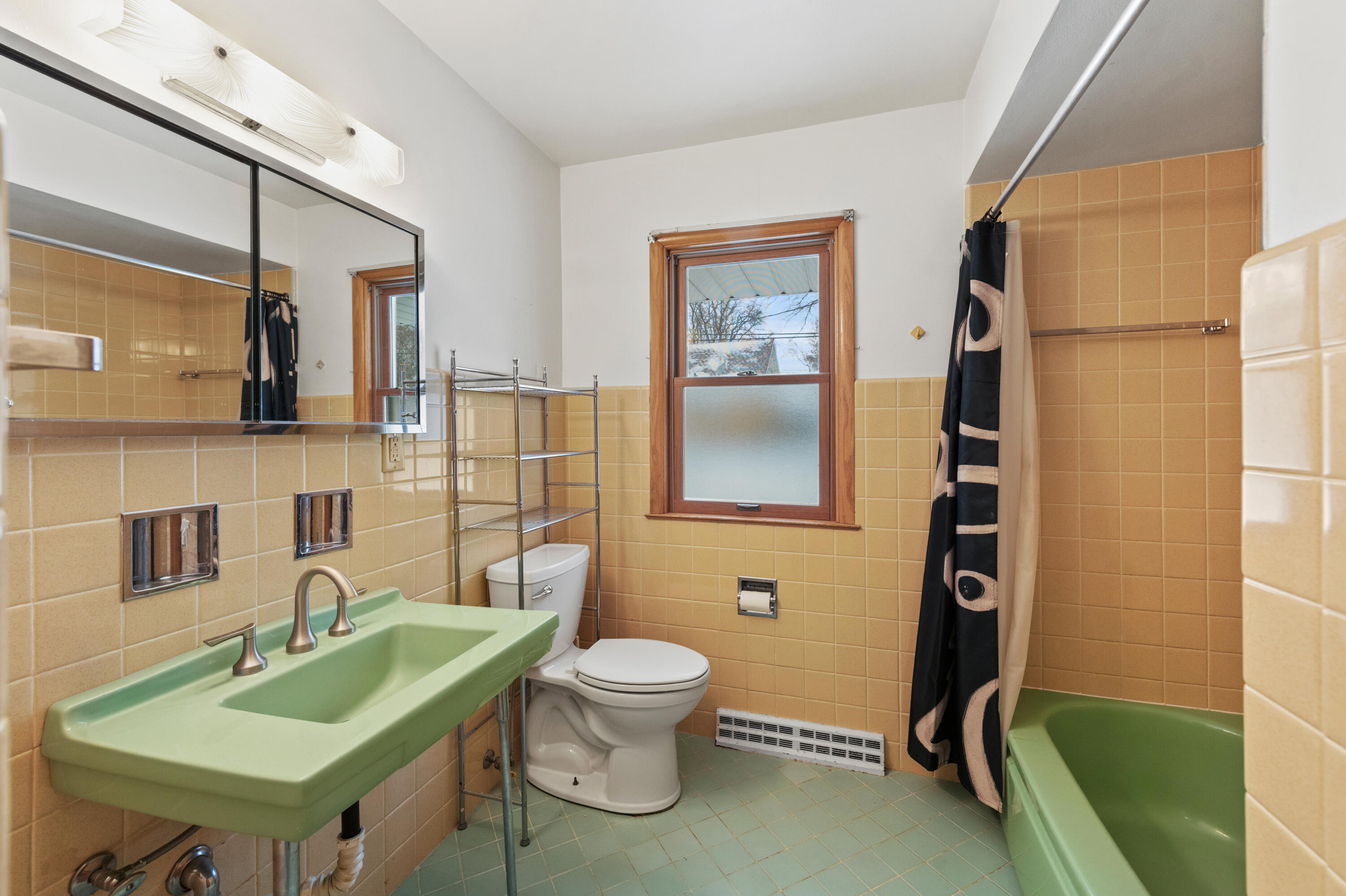 1922 West Mill Road Glendale, WI 53209 - Photo 23 of 39 Full Bath