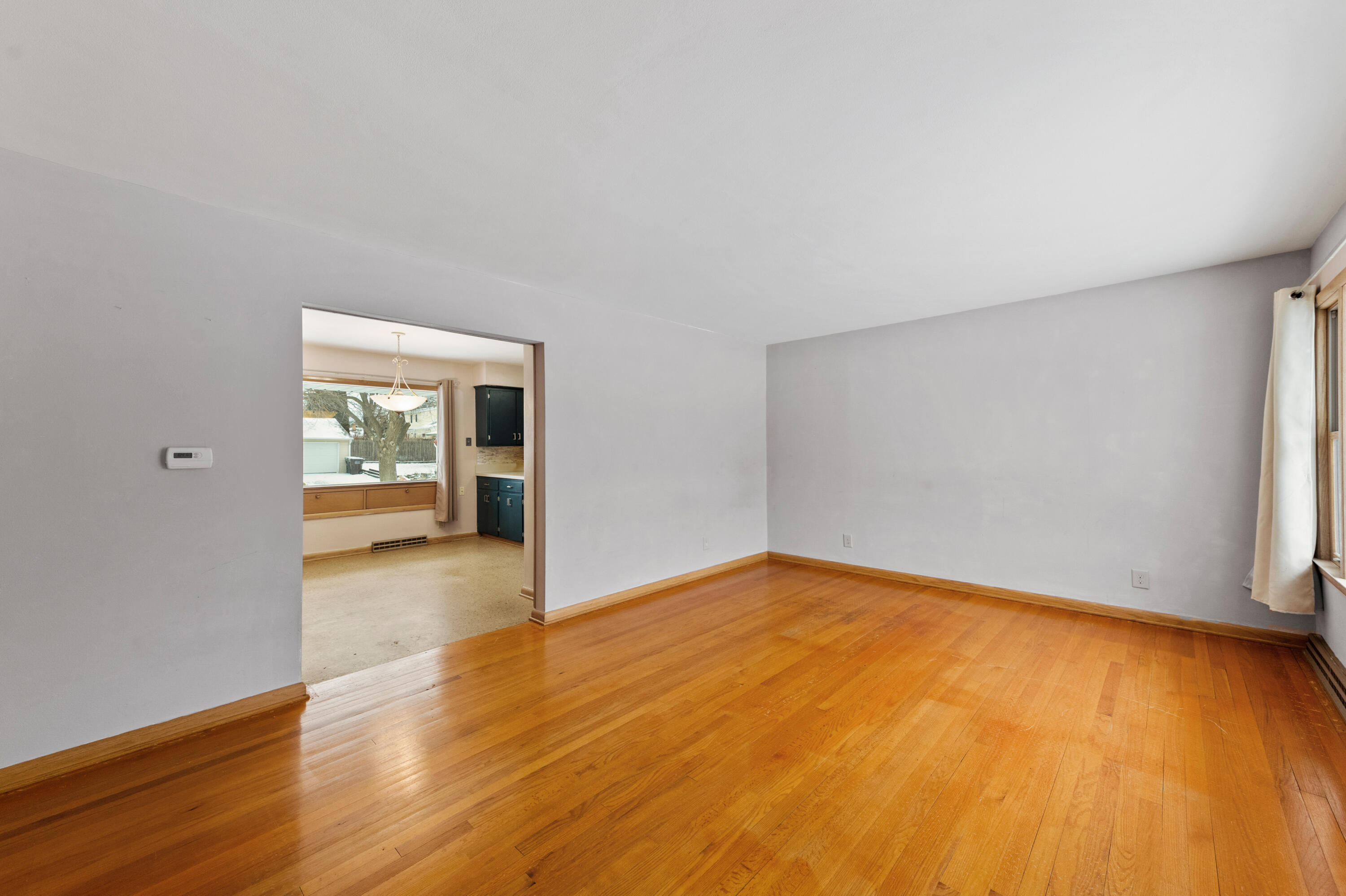 1922 West Mill Road Glendale, WI 53209 - Photo 7 of 39 Living Room