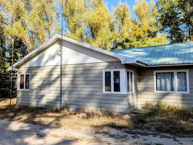 $460,000 | 4439 Whittier Road, Clayton, WA 99110