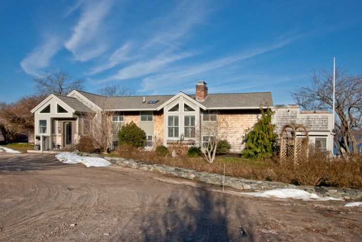 302 East Shore Road Jamestown, RI 02835 - Photo 4 of 16