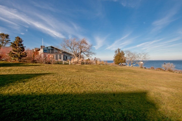 302 East Shore Road Jamestown, RI 02835 - Photo 8 of 16