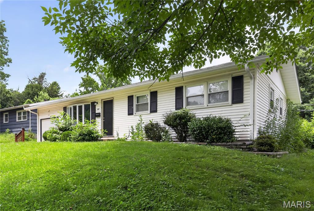 1027 Renshaw Drive Ferguson, MO 63135 - Photo 3 of 33