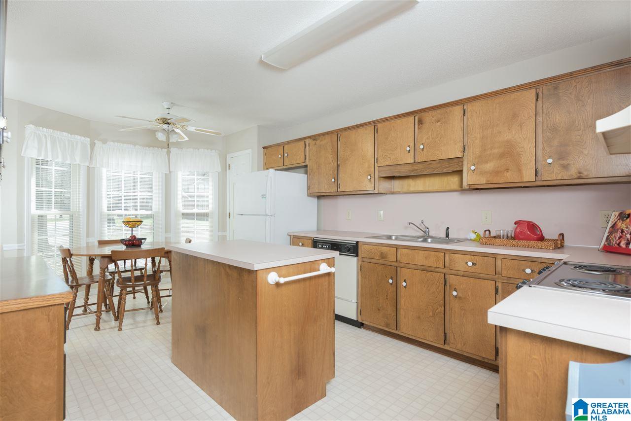 1300 Elm Circle Alabaster, AL 35007 - Photo 6 of 34