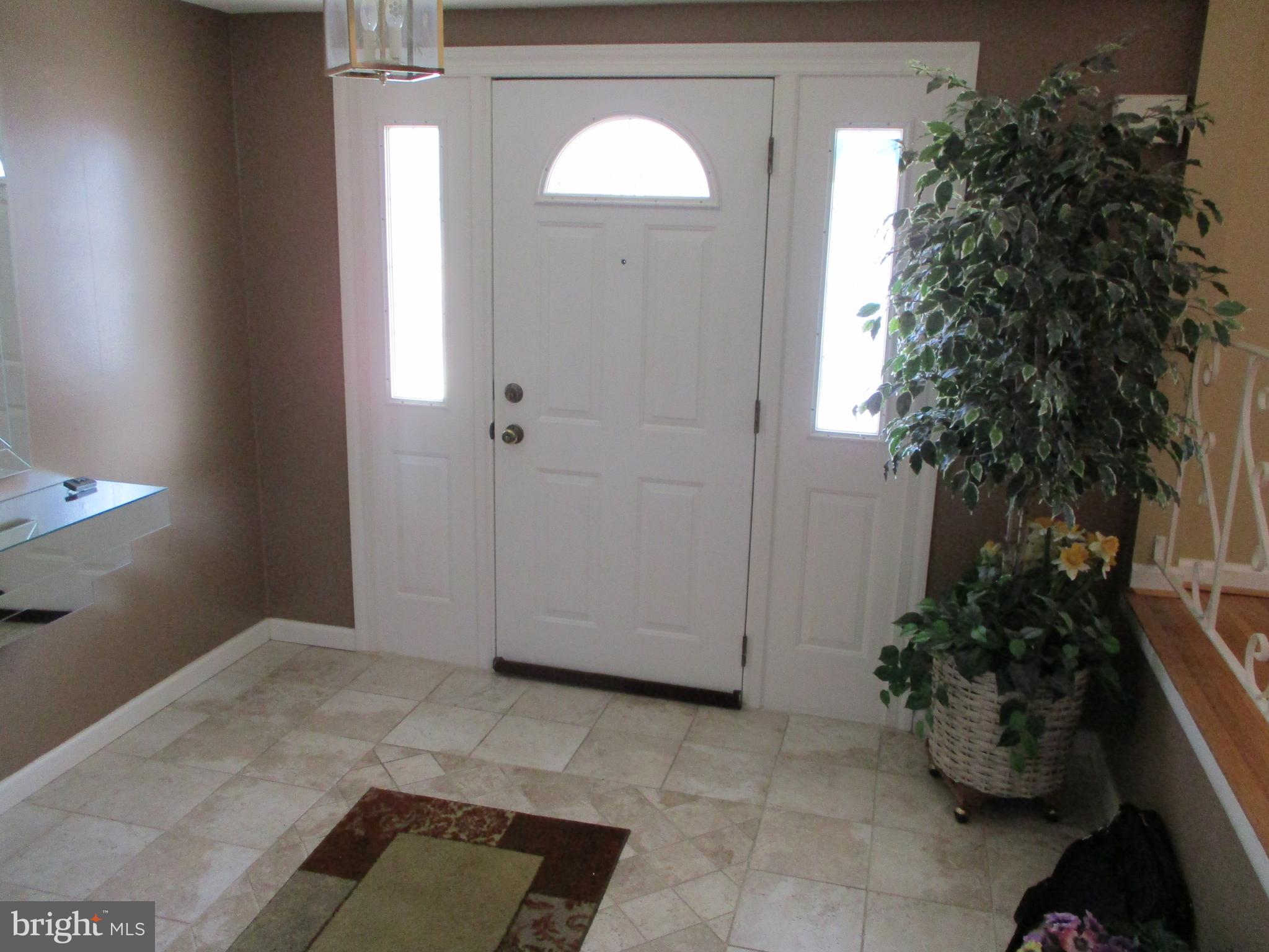 9724 Lochwood Road Philadelphia, PA 19115 - Photo 11 of 24 Foyer