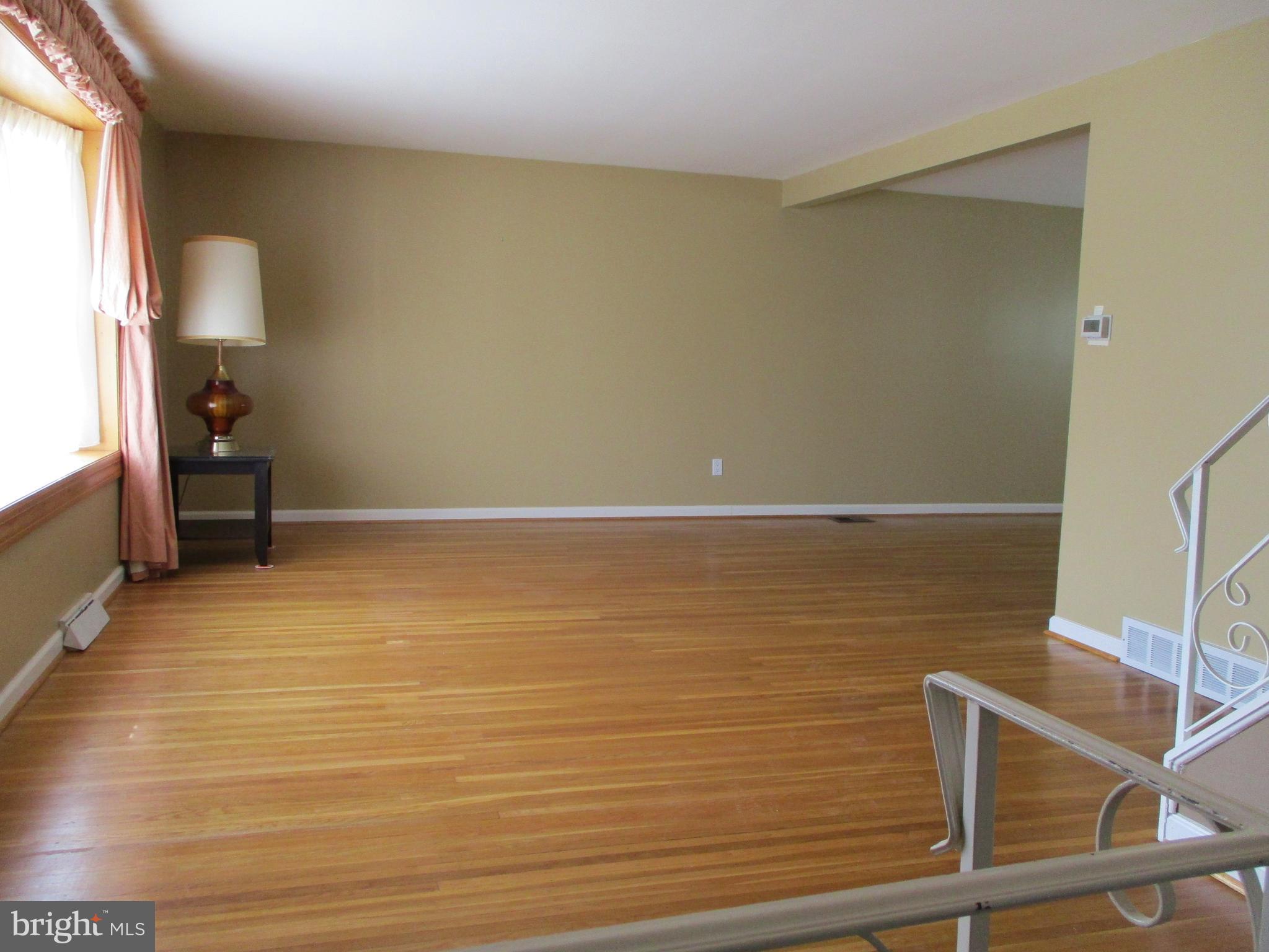 9724 Lochwood Road Philadelphia, PA 19115 - Photo 12 of 24 Living Room