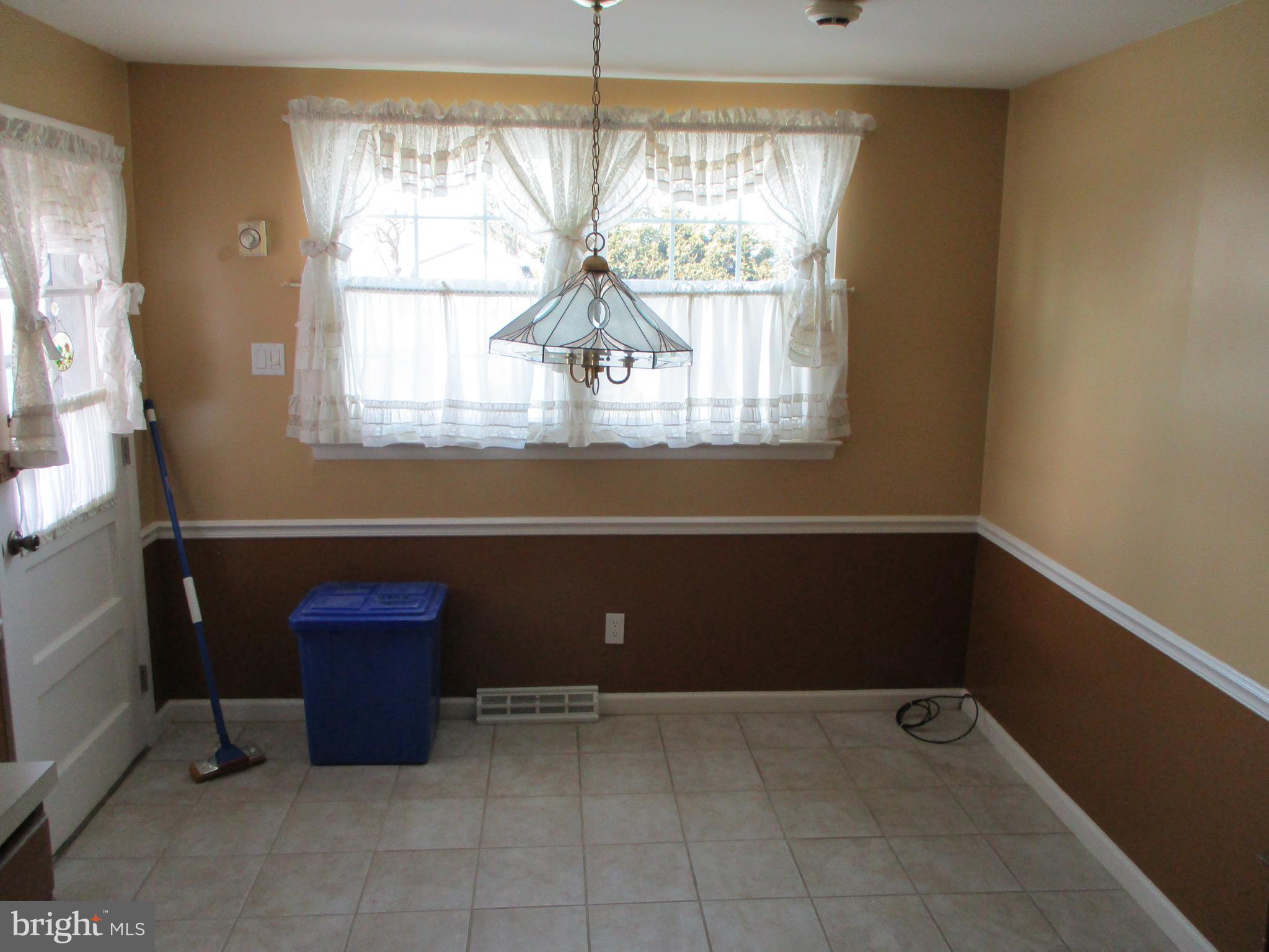 9724 Lochwood Road Philadelphia, PA 19115 - Photo 16 of 24 Kitchen