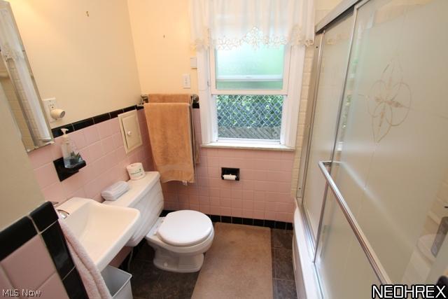 1588 Sheffield Road Cleveland, OH 44121 - Photo 10 of 19 FULL BATH