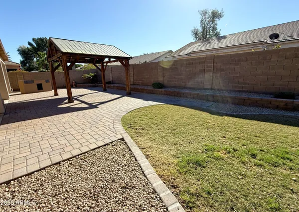 $2,395 | 235 East Smoke Tree Road, Gilbert, AZ 85296