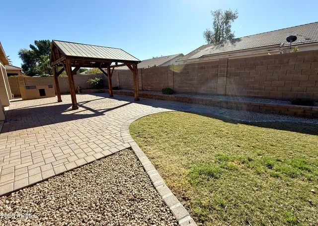 $2,395 | 235 East Smoke Tree Road, Gilbert, AZ 85296