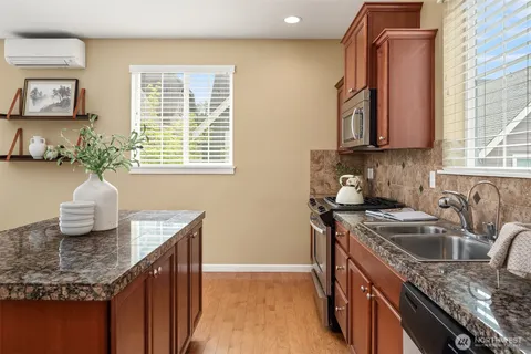 $685,000 | 364 Northeast Darby Lane, Issaquah, WA 98029